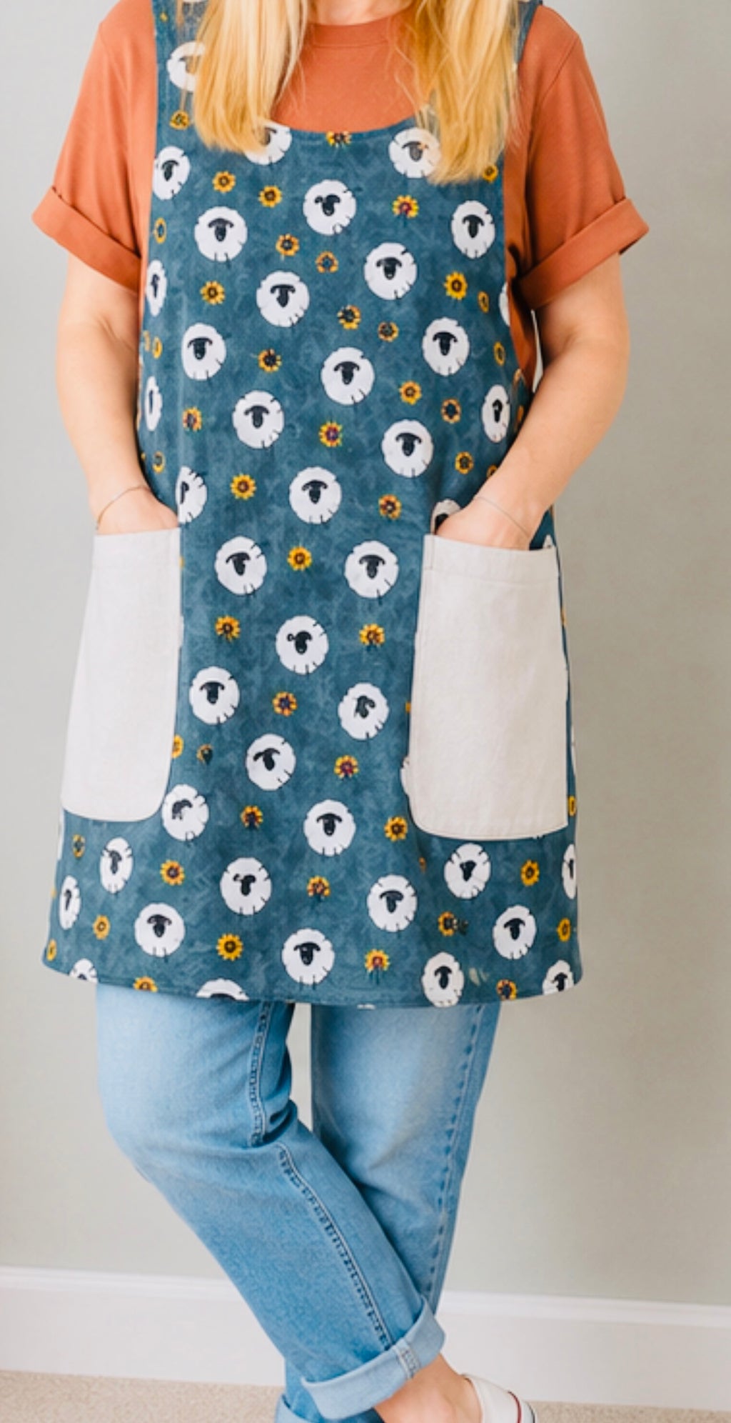 Reversible Cross Back Apron – Sheep Print (Size L/XL)
