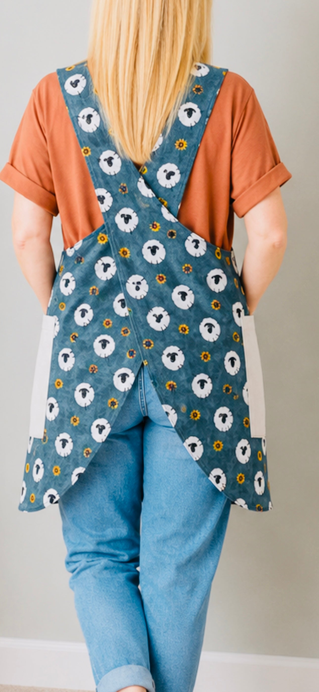 Reversible Cross Back Apron – Sheep Print (Size L/XL)