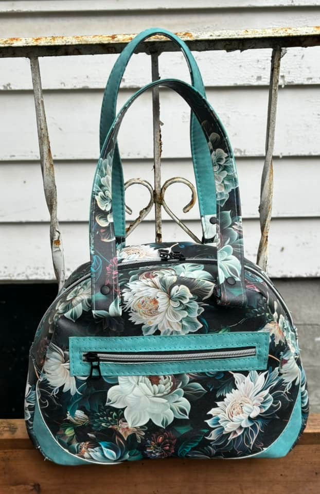 Victory Bowler Bag (Birthed Version) - Pin It Up Patterns - PDF Sewing Pattern